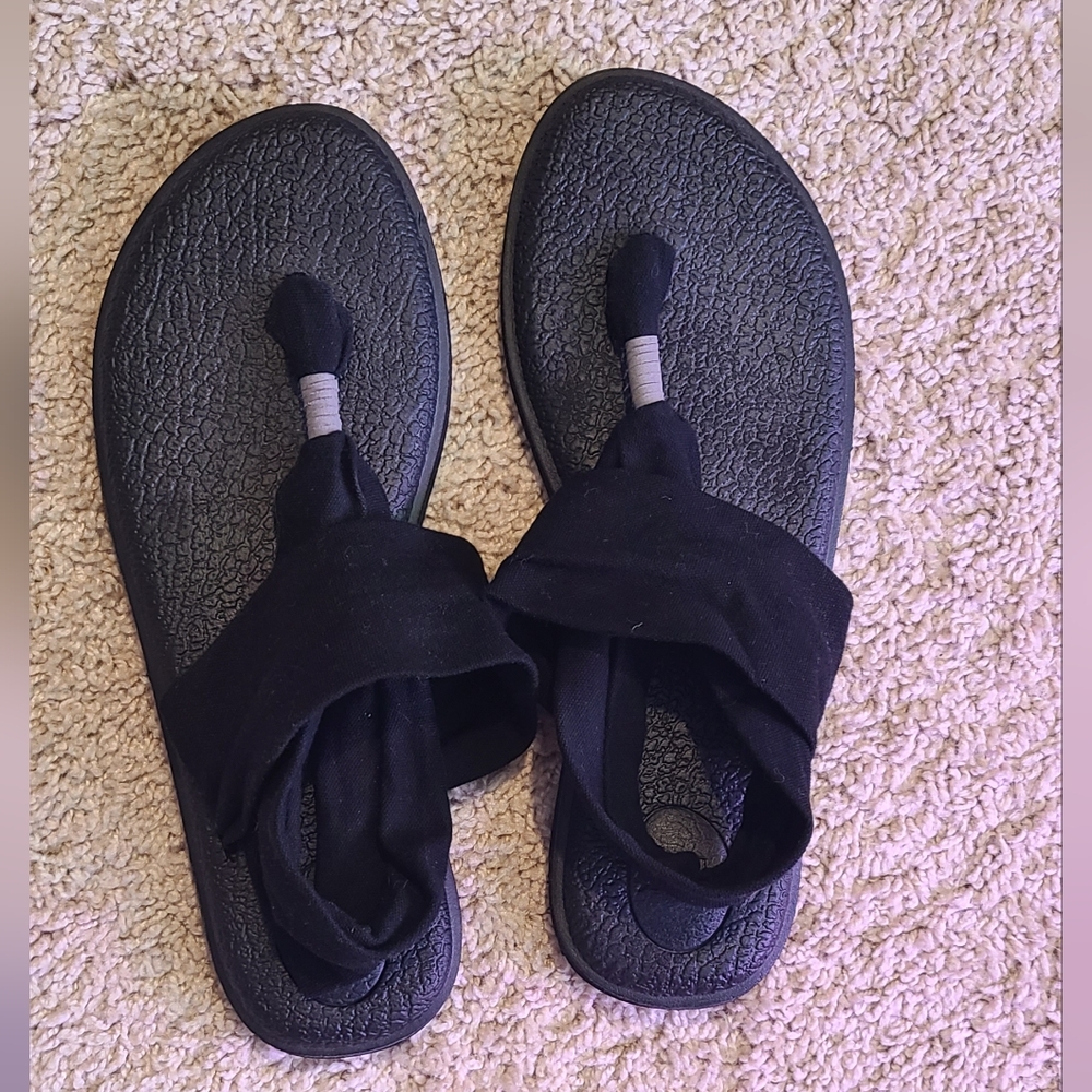 Sanuk Sandals size 10